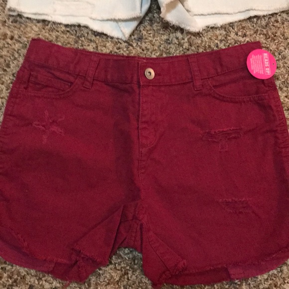 NWTs distressed jean shorts! - Picture 4 of 4